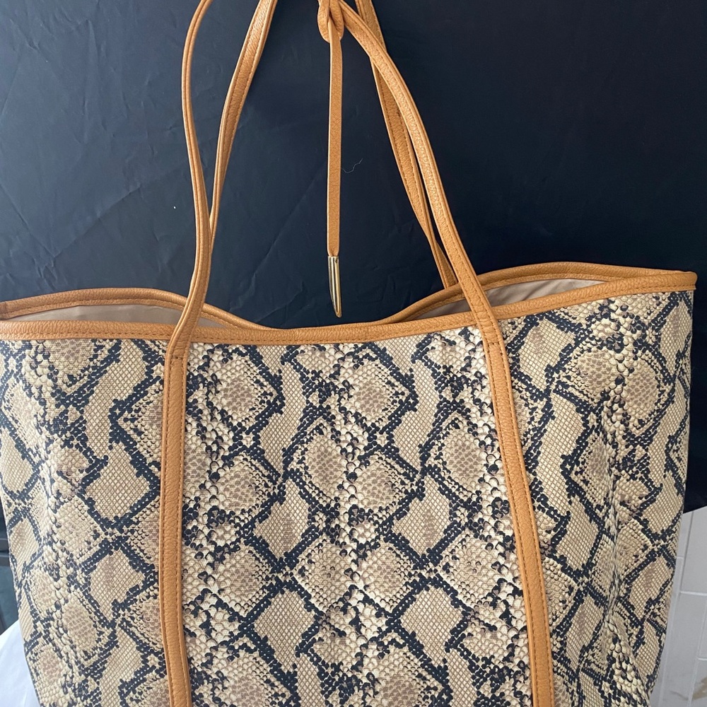 Kate Landry tote - Picture 3 of 3